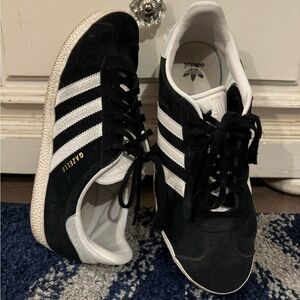 Adidas Gazelle Unisex Shoes (Men’s Size 8) (B&W)